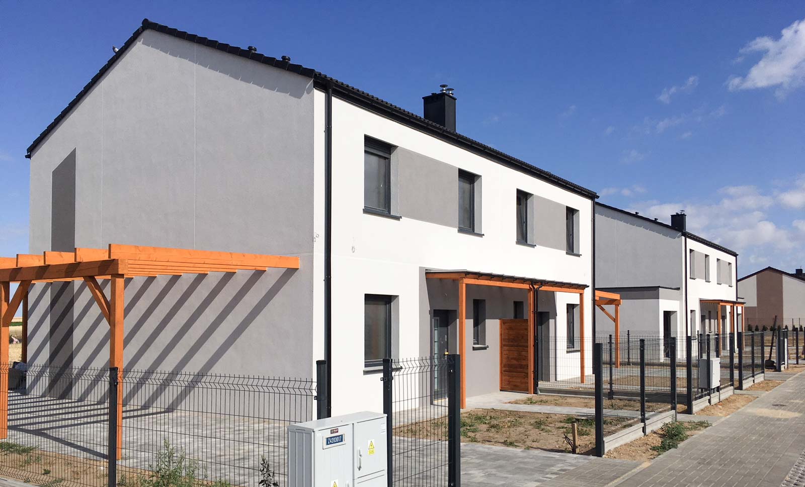 Dom w zabudowie bliźniaczej na Osiedlu Kalinowym w Jankowie Przygodzkim